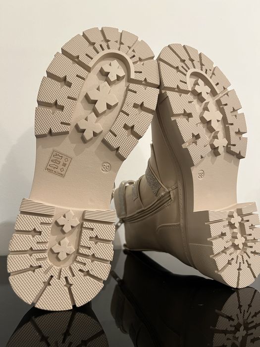 Botas Cink-me bege com brilhos