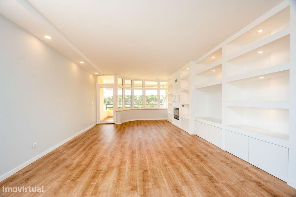 T3 de Luxo com Vista Mar, Varanda, Garagem e Arrecadação