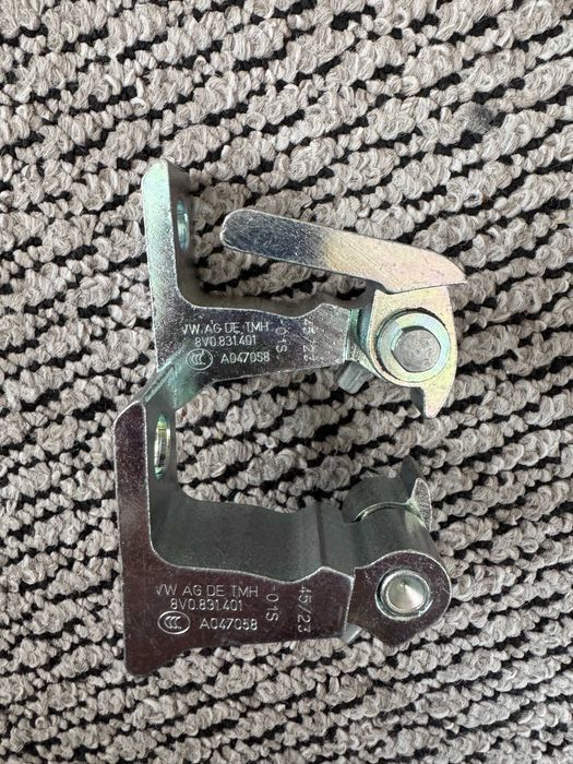 Петлі дверей лівих передніх Seat Leon III (5F) (2012–2020)