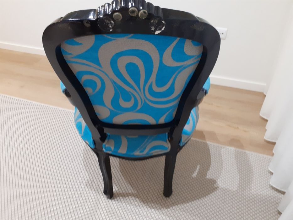 Conjunto cadeirão e espelho em lacado preto