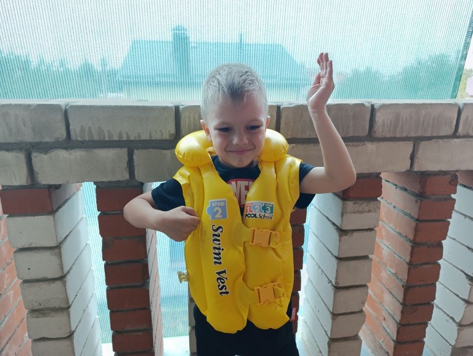 Дитячий надувний жилет Intex жовтий інтекс 3-6 років