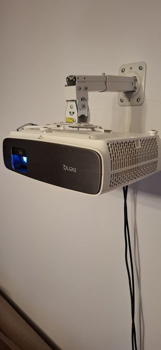 Projektor 4K BenQ W2700 (zaledwie 218h) + Uchwyt sufitowy + Faktura i Gwarancja