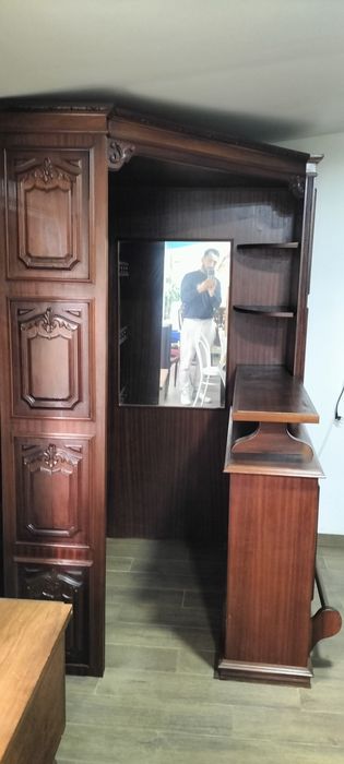 Bar em madeira maciça