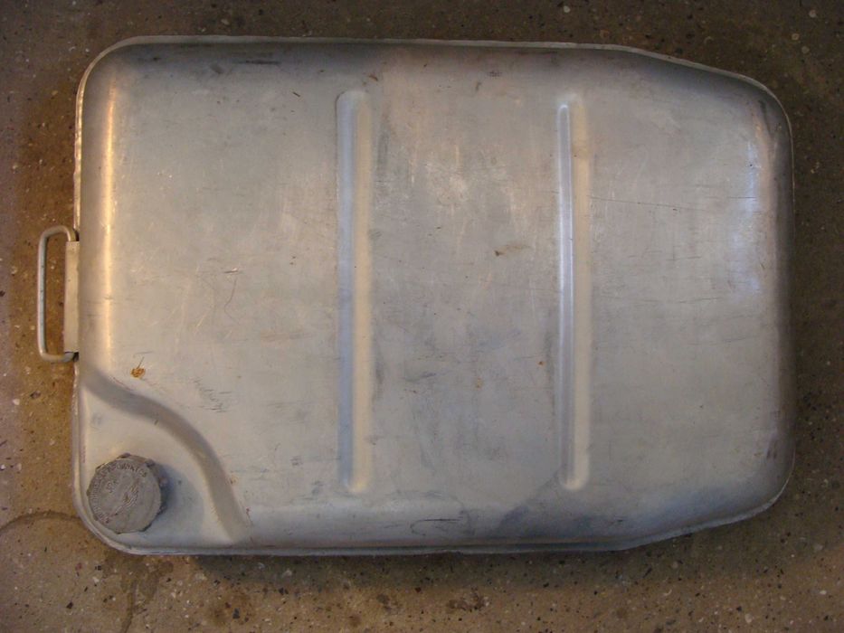 Канистра алюминиевая, 30 л., Канистра железная 20 л. Все из СССР.