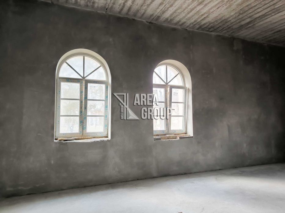 Оренда фасадного комерційного приміщення у Старому місті біля Ратуші