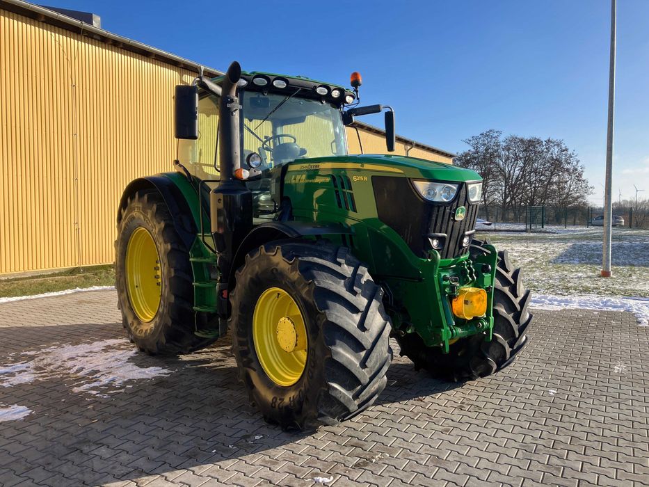 John Deere 6215R