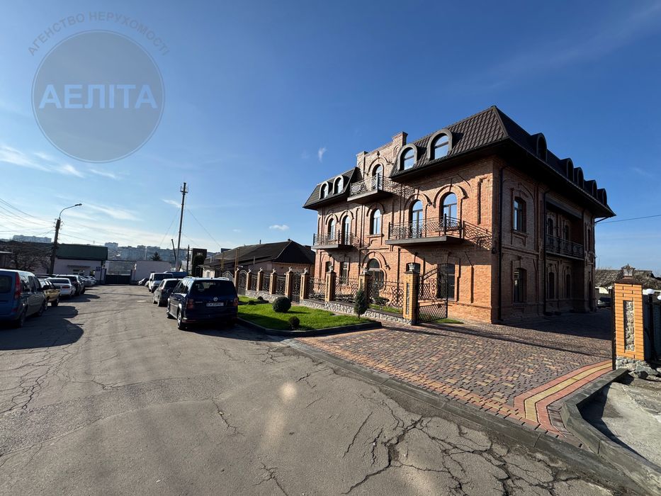Комерційні приміщення. Центр міста. Залишились 390кв.м на 1та 2 поверхах