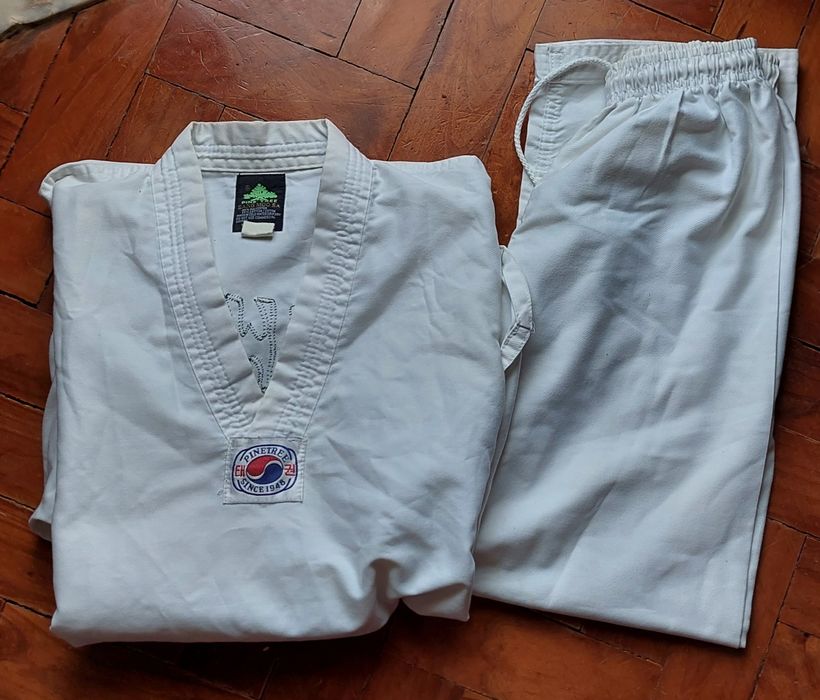 Fato de Taekwondo tamanho S (adulto/jovem) Bom estado.