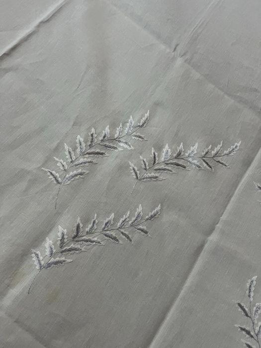 Toalha de Linho Bordada à Mão (Tradicional Açoriana)