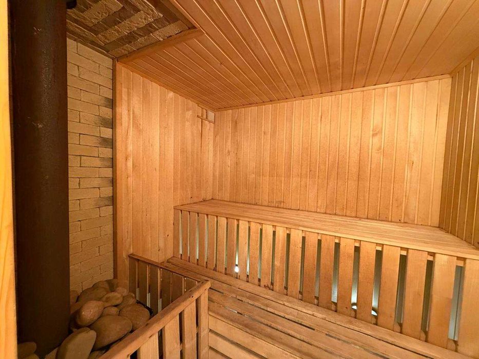 Продається великий будинок з ремонтом і сауною, в Драгомирчанах.