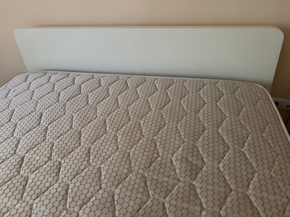 Cama Ikea 1.40x2.00 com colchao