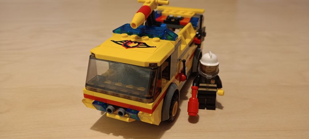 Lego CITY 7891 Lotniskowy wóz strażacki
