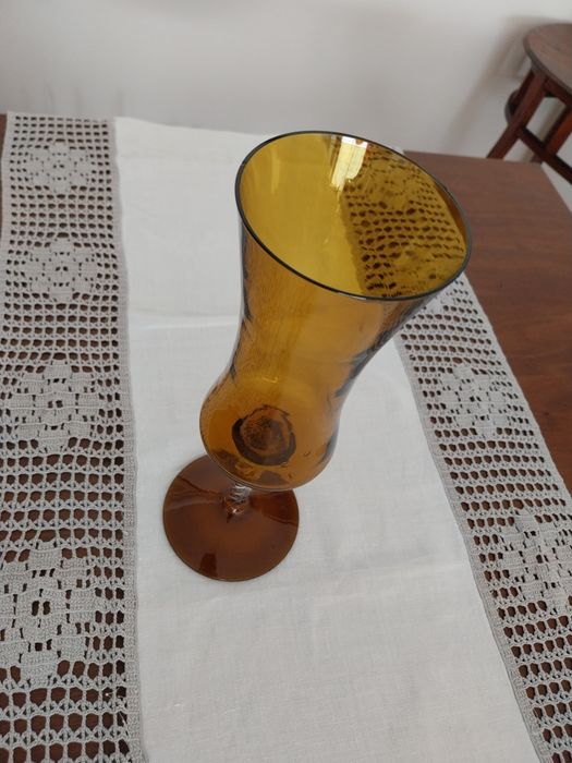 Cálice ou taça em vidro ambar