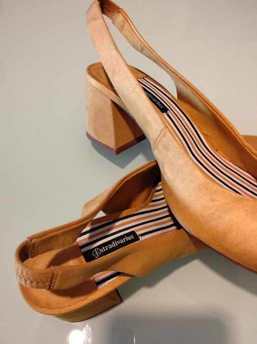 Sapatos de Senhora " Estradivarius"