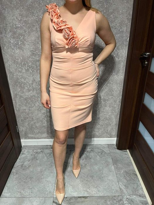 Sukienka elegancka wesele pudrowy roz róże okazyjna m