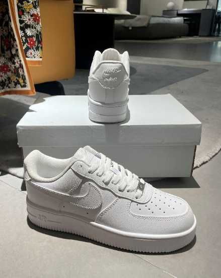 Pasuje bardzo dobrze do ubrań. Rozmiar.43