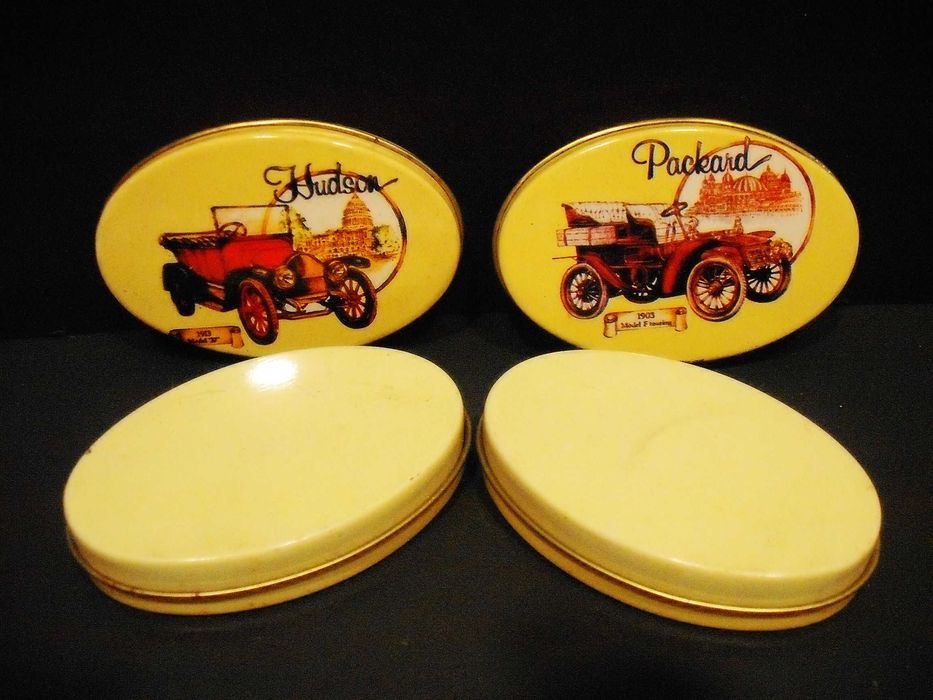 8 Caixas em lata antigas com carros - anos 60