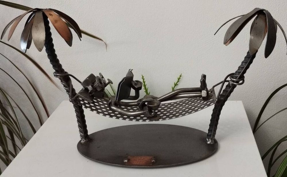 Prezent - metaloplastyka, figurka z metalu