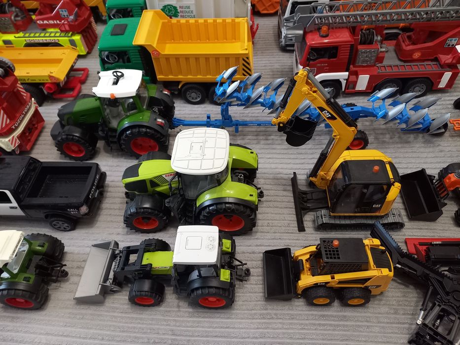 Великі машинки Bruder