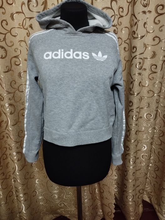 Толстовка Adidas.