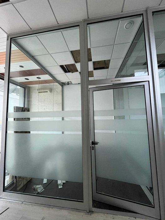 Divisórias em Vidro e Alumínio natural