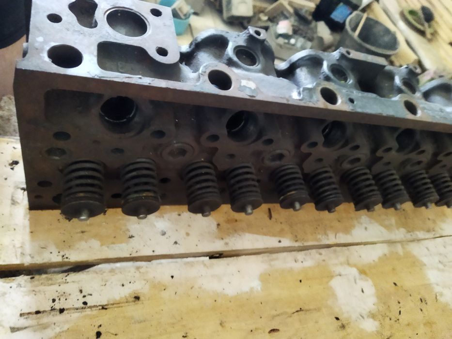 . Головка блока циліндрів двигуна Mercedes Benz.  OM 366LA