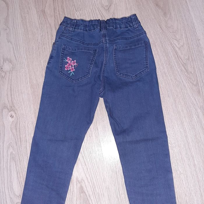 Spodnie jeans rozm.140, piękny  haft