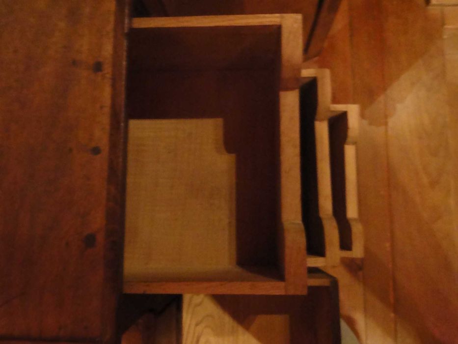 Móvel antigo, ótimo estado.