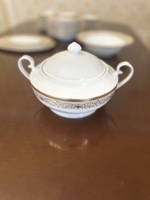 Столовий  сервіз Auratic Fine Bone China, 42 предмета,ідеальний стан
