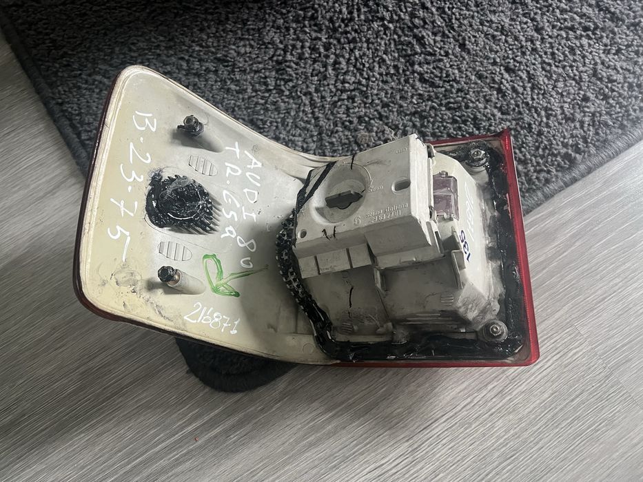 Farolim direito audi 80