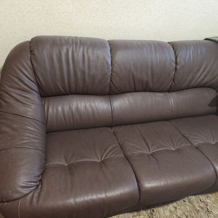 Sofá pele castanho