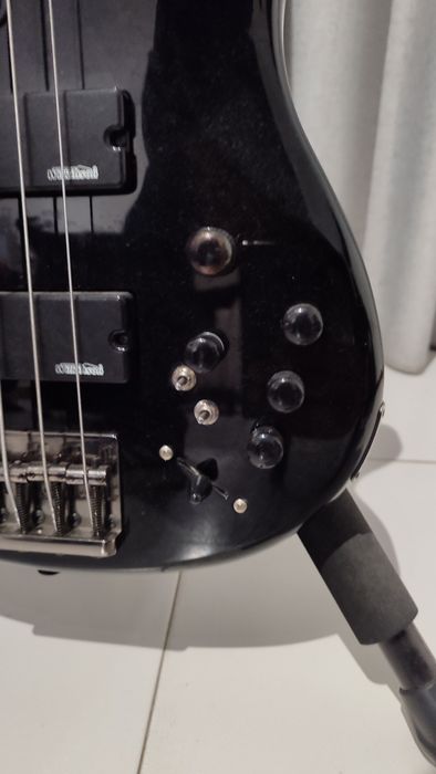 Baixo Yamaha TRBX 305