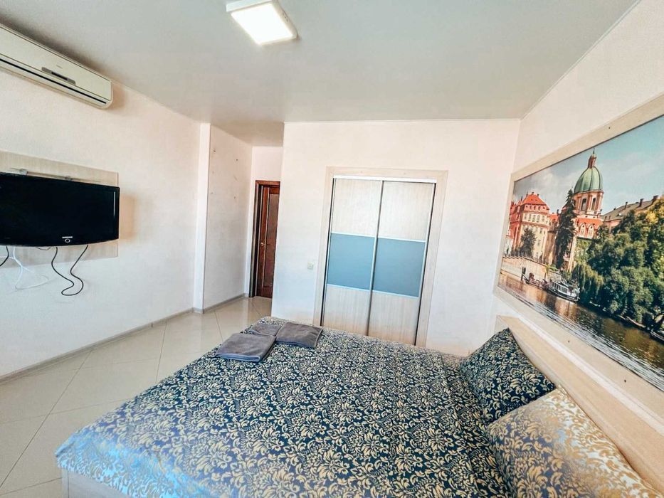 ЛЮКС 3-кімнатна квартира біля метро Лівобережна, подобово МВЦ