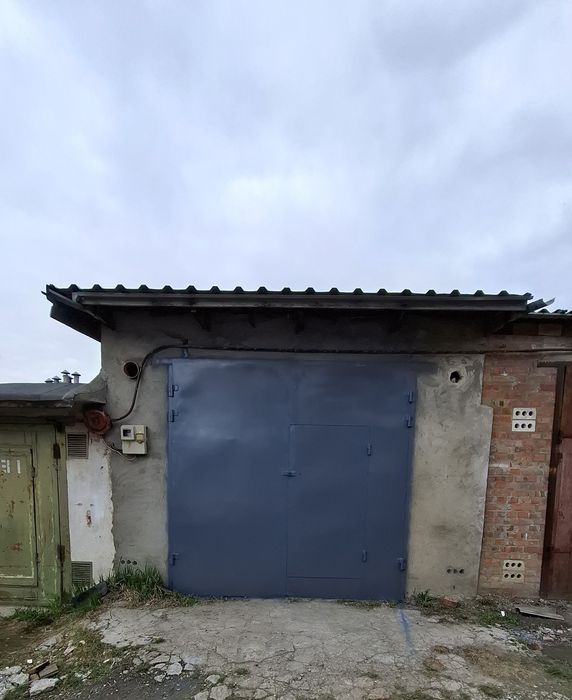 Знається гараж в оренду