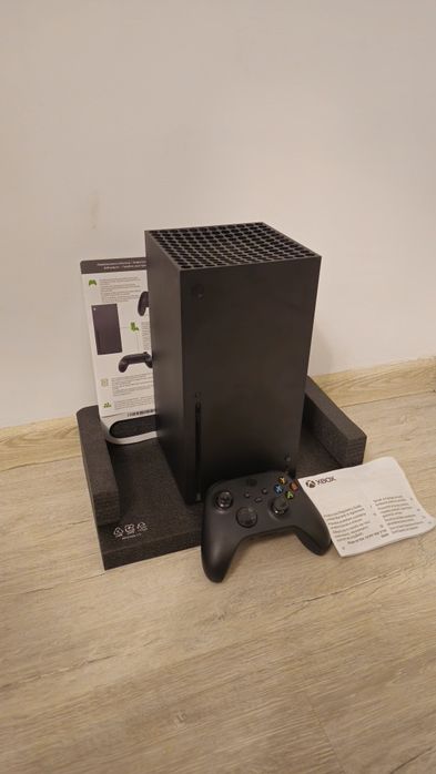 Konsola Xbox Series X 1TB  stan idealny, komplet z padem