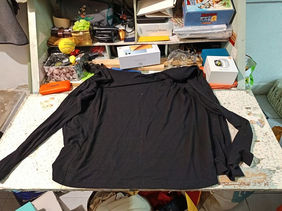 Vendo a camisola preta para mulheres bom estado