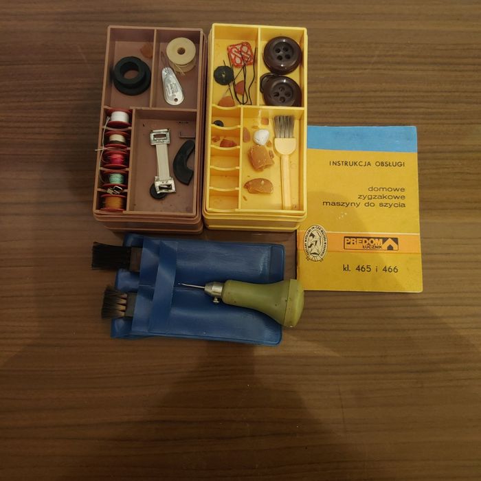 Maszyna do szycia z lat 80-tych.