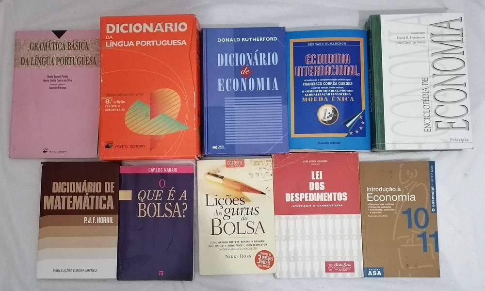 Livros usados de diversas temáticas/autores