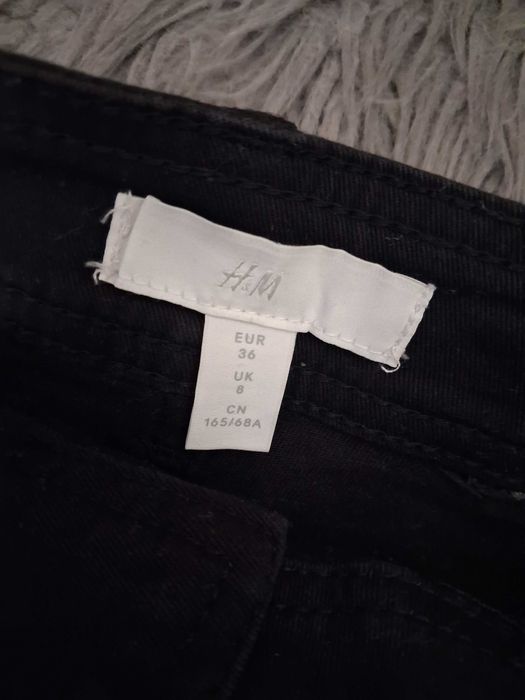 Czarne dżinsowe szorty H&M z wysokim stanem