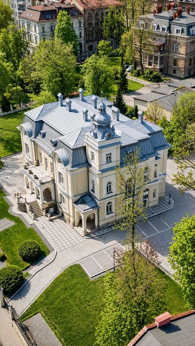 Zabytkowa willa w centrum Bielska-Białej | 44 ary | ok. 30 miejsc parkingowych