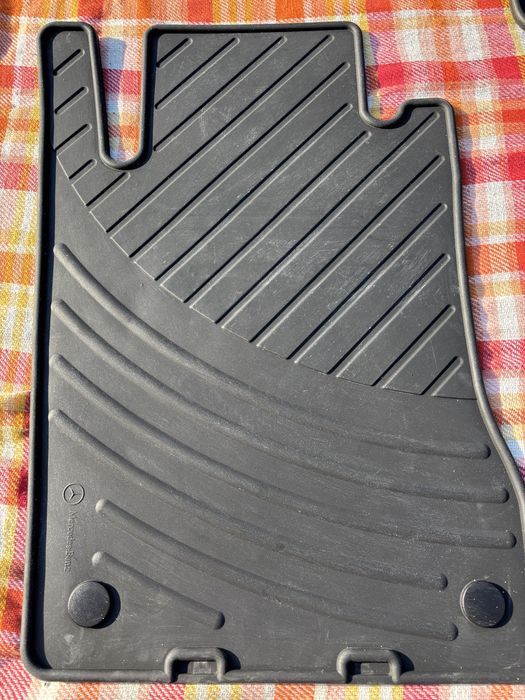 Oryginalne dywaniki Mercedes W211 S211 4Matic