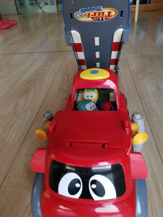 Porta carros Chicco.