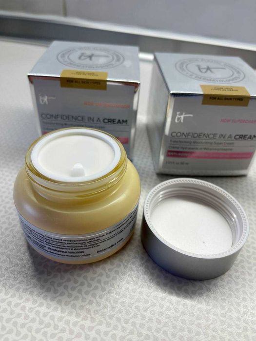 Антивіковий крем для обличчя IT Cosmetics Confidence In A Cream