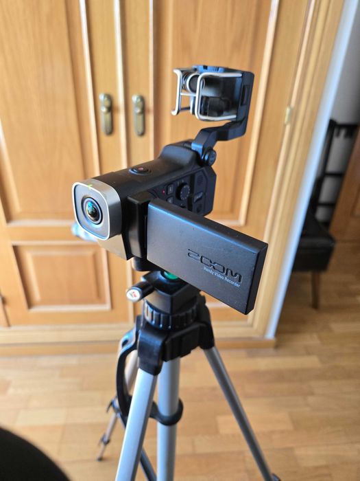 Zoom Q8 camera and stand