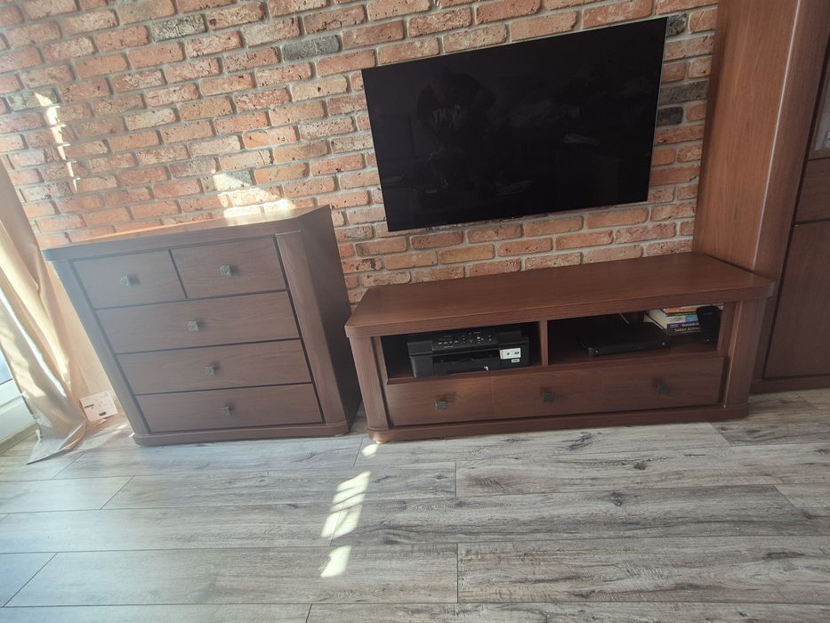 Zestaw mebli do salonu - komoda, rtv, witryna.