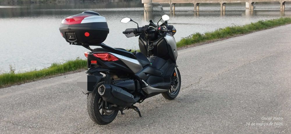 Vendo Moto Yamaha X-MAX 400 como nova . 12000 km