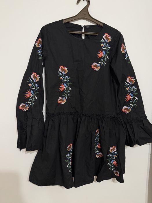Сукня з вишивкою Zara