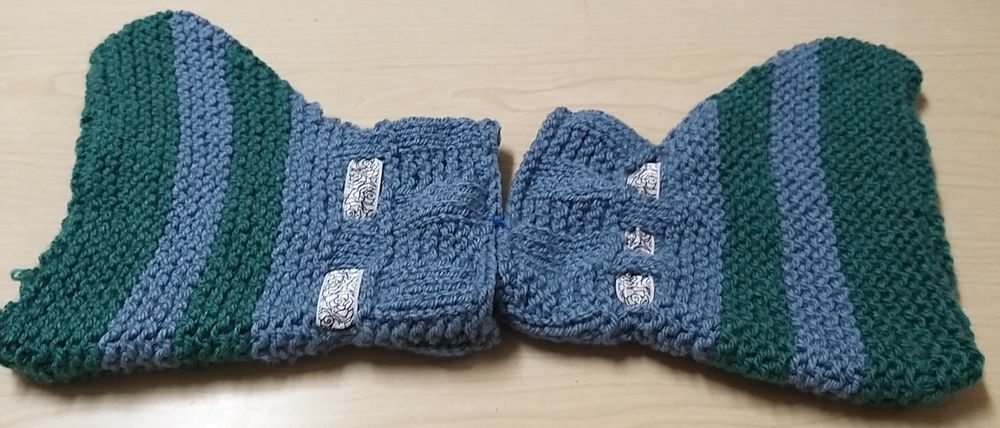 Botinhas em lã para os avós.