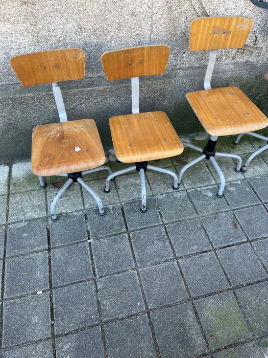 Cadeira industrial ajustável