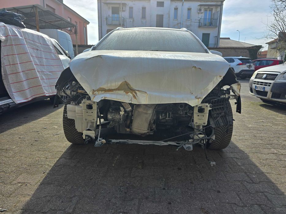 Suzuki SX4 cross  1.6d  Posiadam inne auta  z  włoch całe i uszkodzone